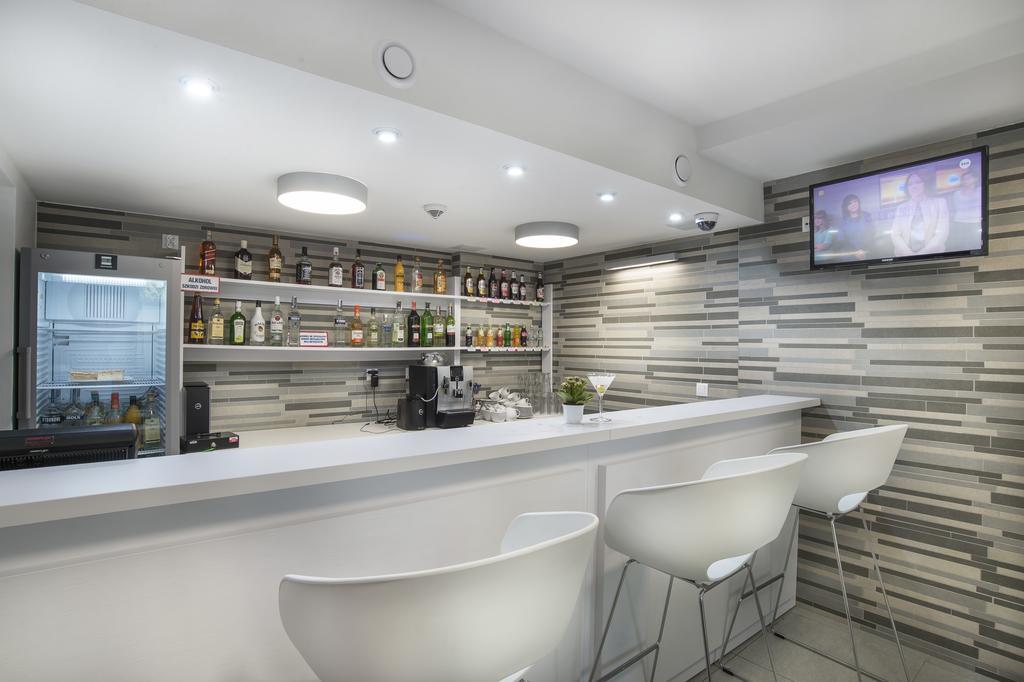斯维诺乌伊希切 Admiral I酒店 外观 照片